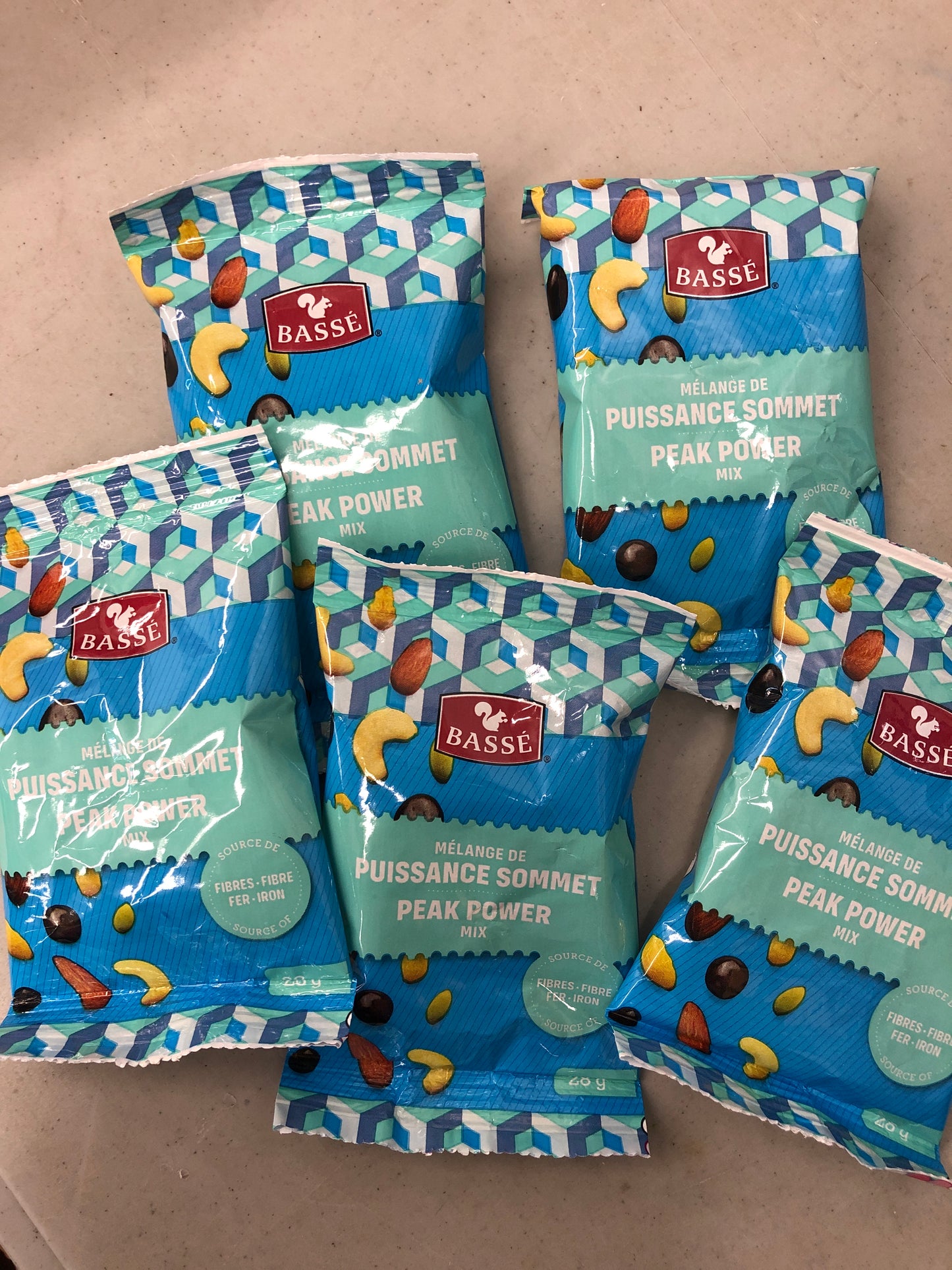 Peak power mix, nuts seeds chocolate 28g bags