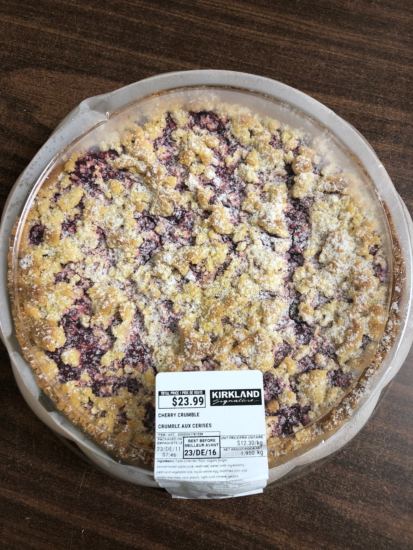 Cherry crumble cake