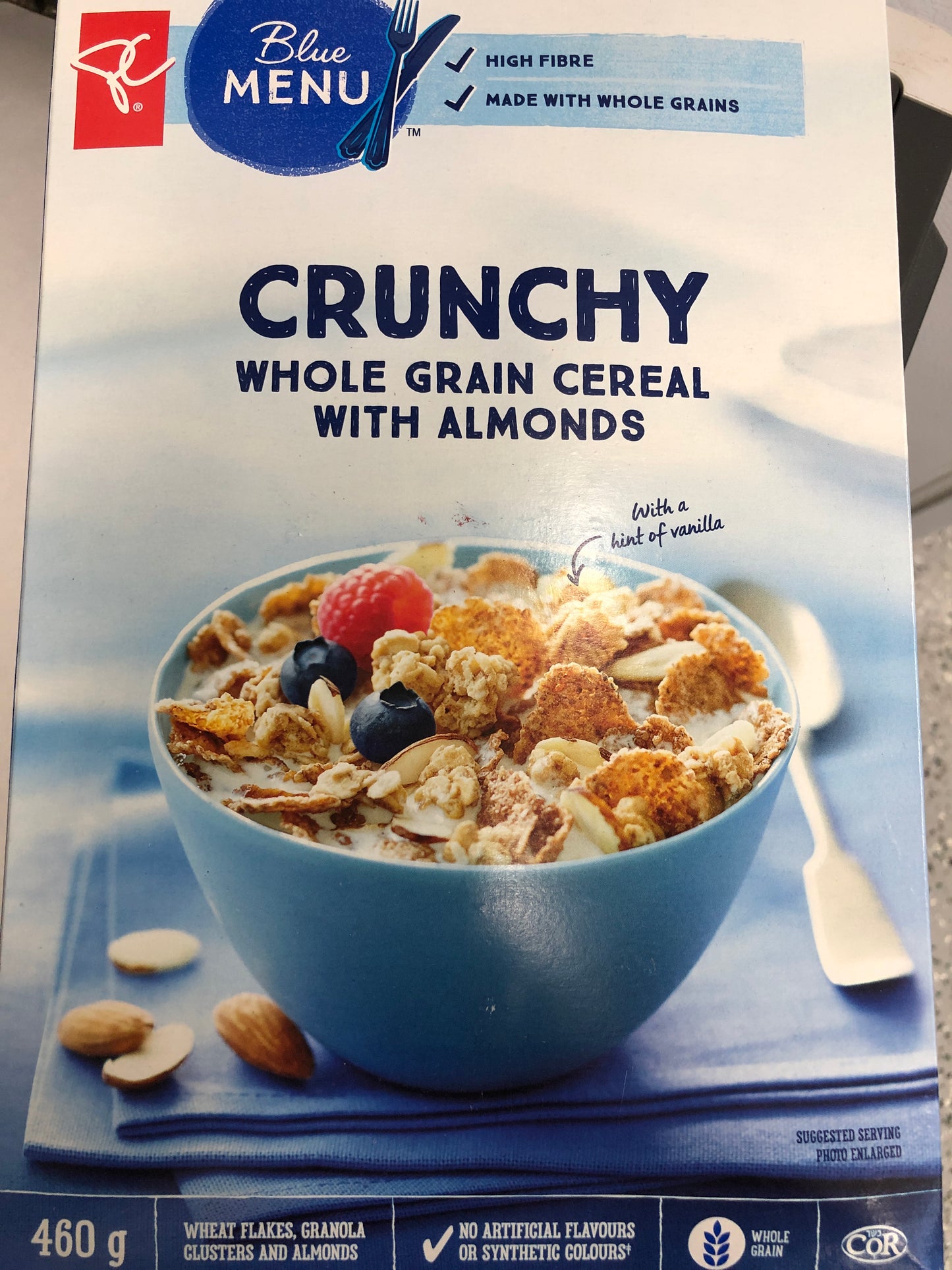 Crunchy whole grain cereal with almonds